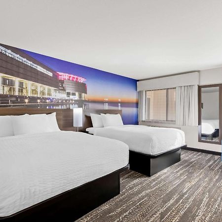 Hotel Clarion Pointe Milwaukee Exterior foto