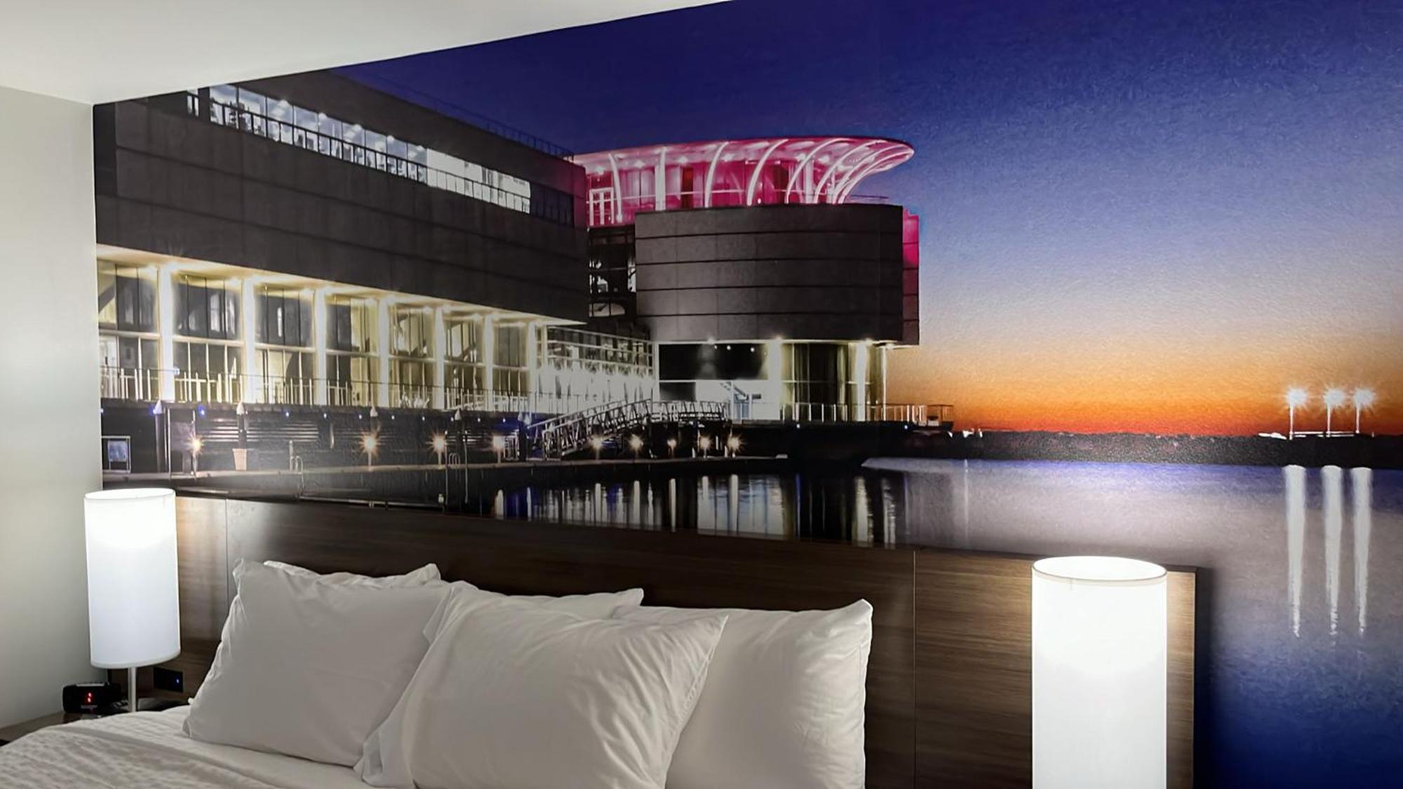 Hotel Clarion Pointe Milwaukee Exterior foto