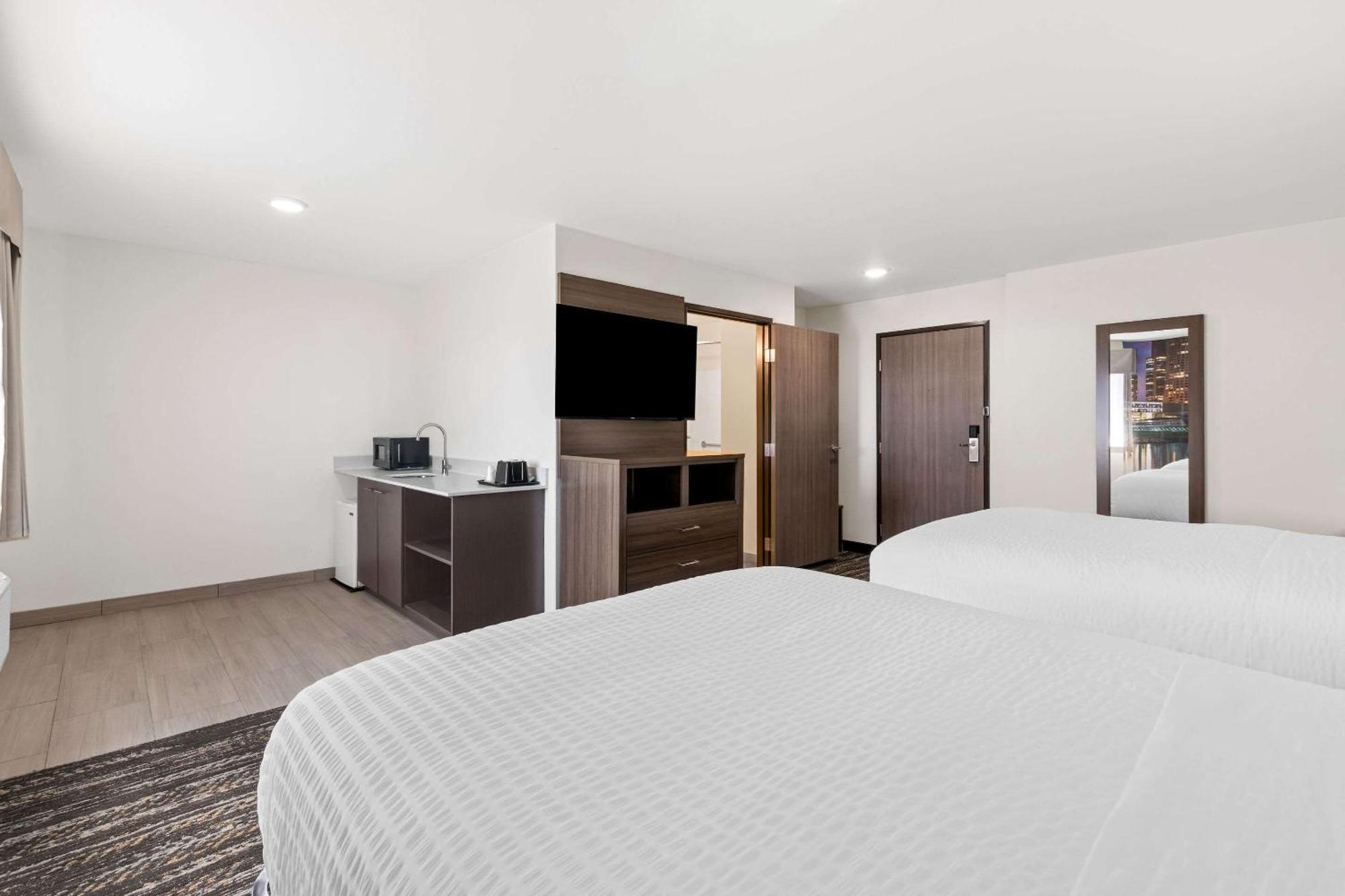 Hotel Clarion Pointe Milwaukee Exterior foto