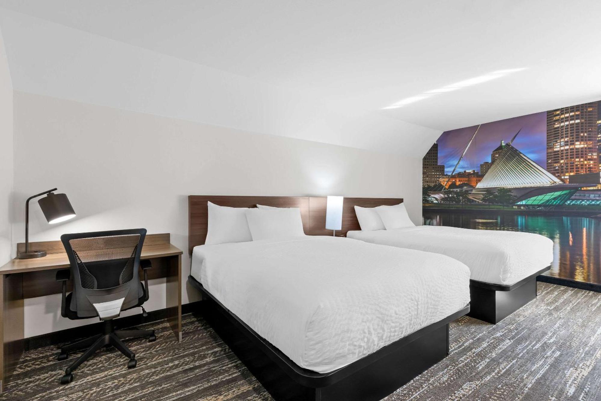 Hotel Clarion Pointe Milwaukee Exterior foto